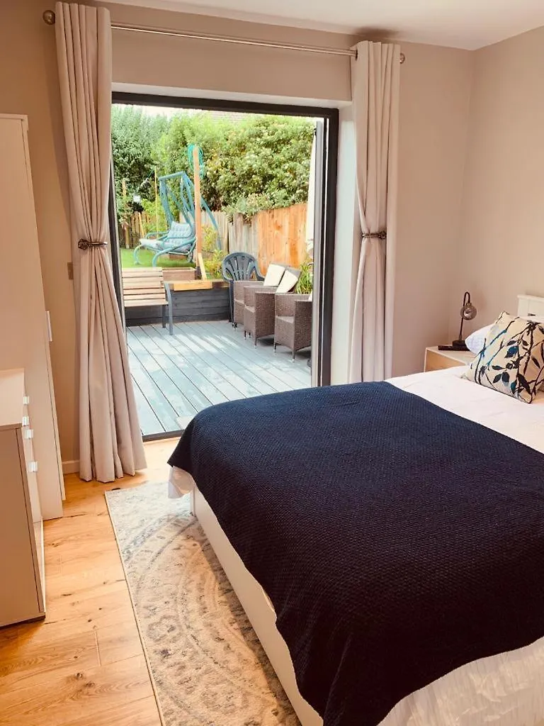 Ensuite Guest Room - Private Entrance, No Pets Bournemouth